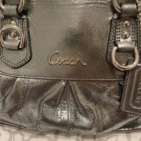 Coach purse  and matching wrislet used like new without tags no defects - Picture 3 of 11